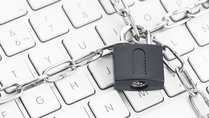 Toetsenbord met gesloten hangslot ter ondersteuning aan het klantverhaal GGD Hollands Noorden